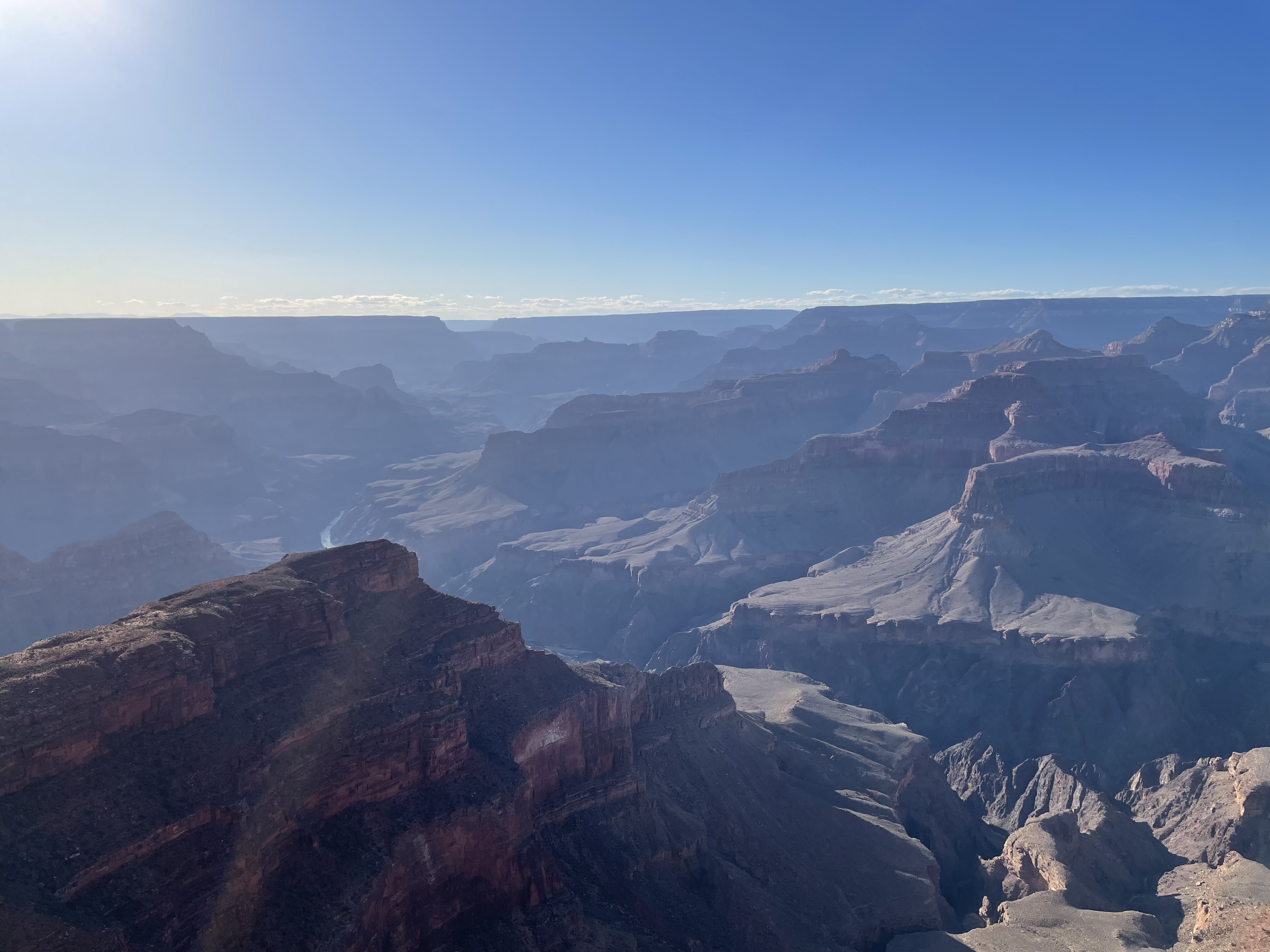 从Trail上看峡谷能看到Colorado River。虽然Haze看上去很重。